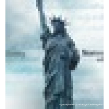 Большая статуя Свободы медной скульптуры города